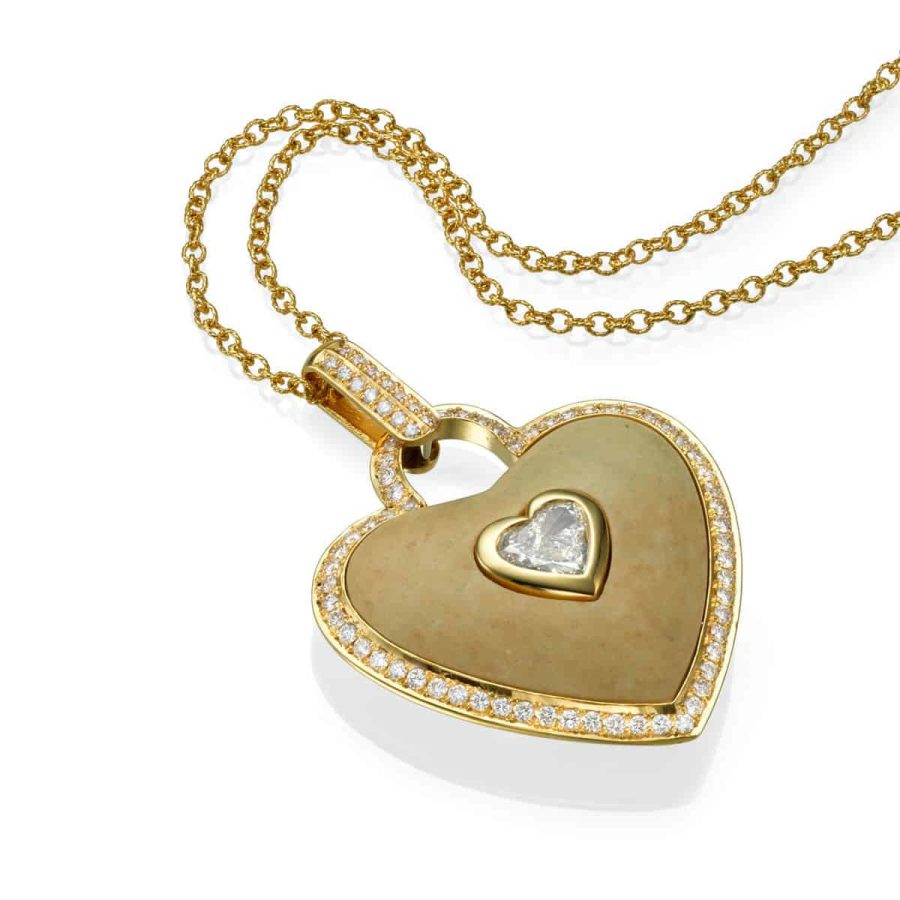 תליון לב בתוך לב מסגרת זהב משובץ ביהלומים עם יהלום לב משובץ באבן מהר הבית