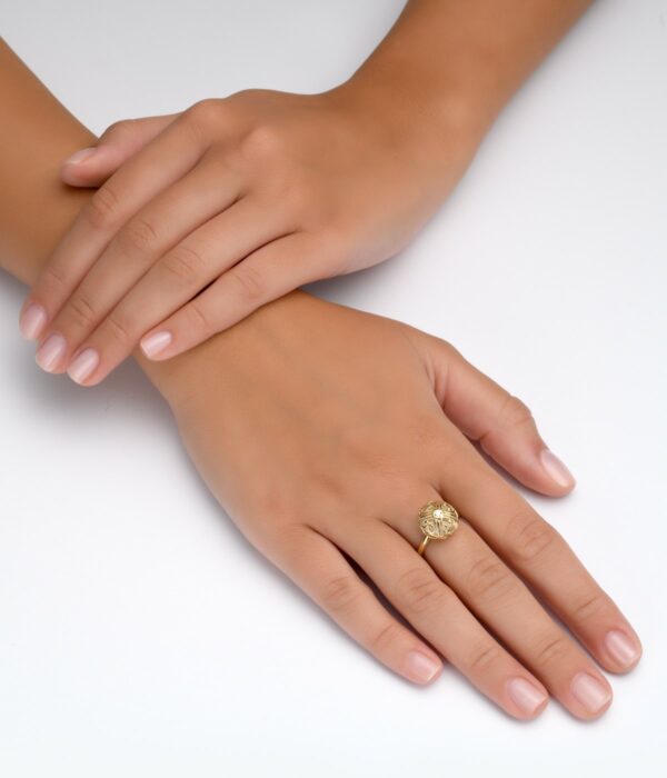 טבעת ארבעה לבבות זהב צהוב יהלום ואבן ירושלים על ידיים